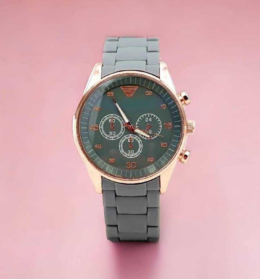 Men’s Stainless Steel Analog Watch – Round Dial, Textured Strap, 12-Hour Display