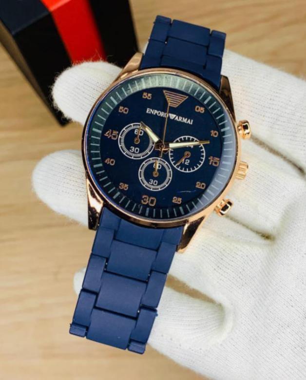 Men’s Stainless Steel Analog Watch – Round Dial, Textured Strap, 12-Hour Display