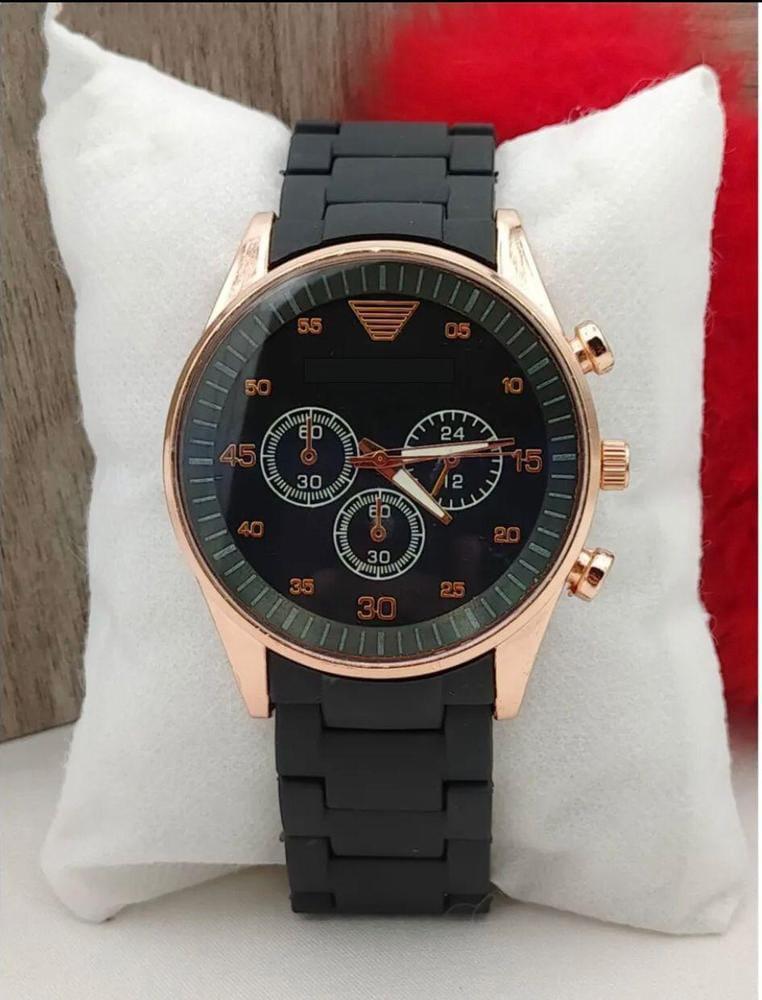 Men’s Stainless Steel Analog Watch – Round Dial, Textured Strap, 12-Hour Display